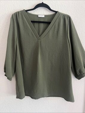 V-Neck 3/4 Sleeve Blouse in Olive
